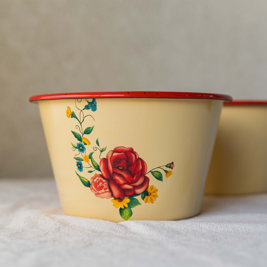 Roses Bowl With Red Border